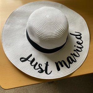 Sun Hat - No size - New condition, only worn once for est 15 minutes for photos.
